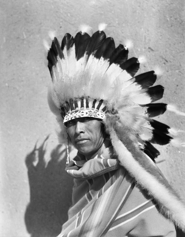 kinds of native american headdresses